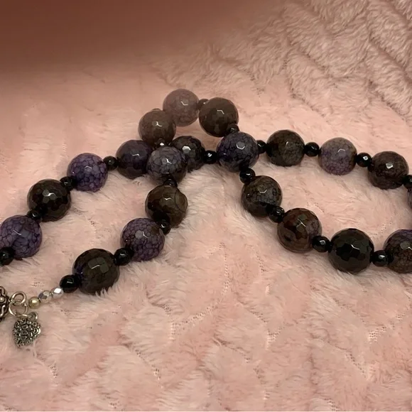 Elegant Purple & Black Agate Beaded Necklace - Picture 7 of 7